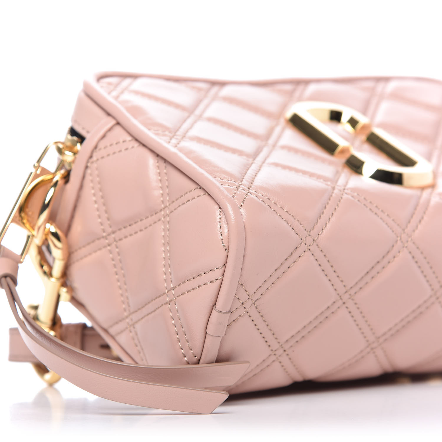 the softshot 21 quilted leather crossbody bolsa