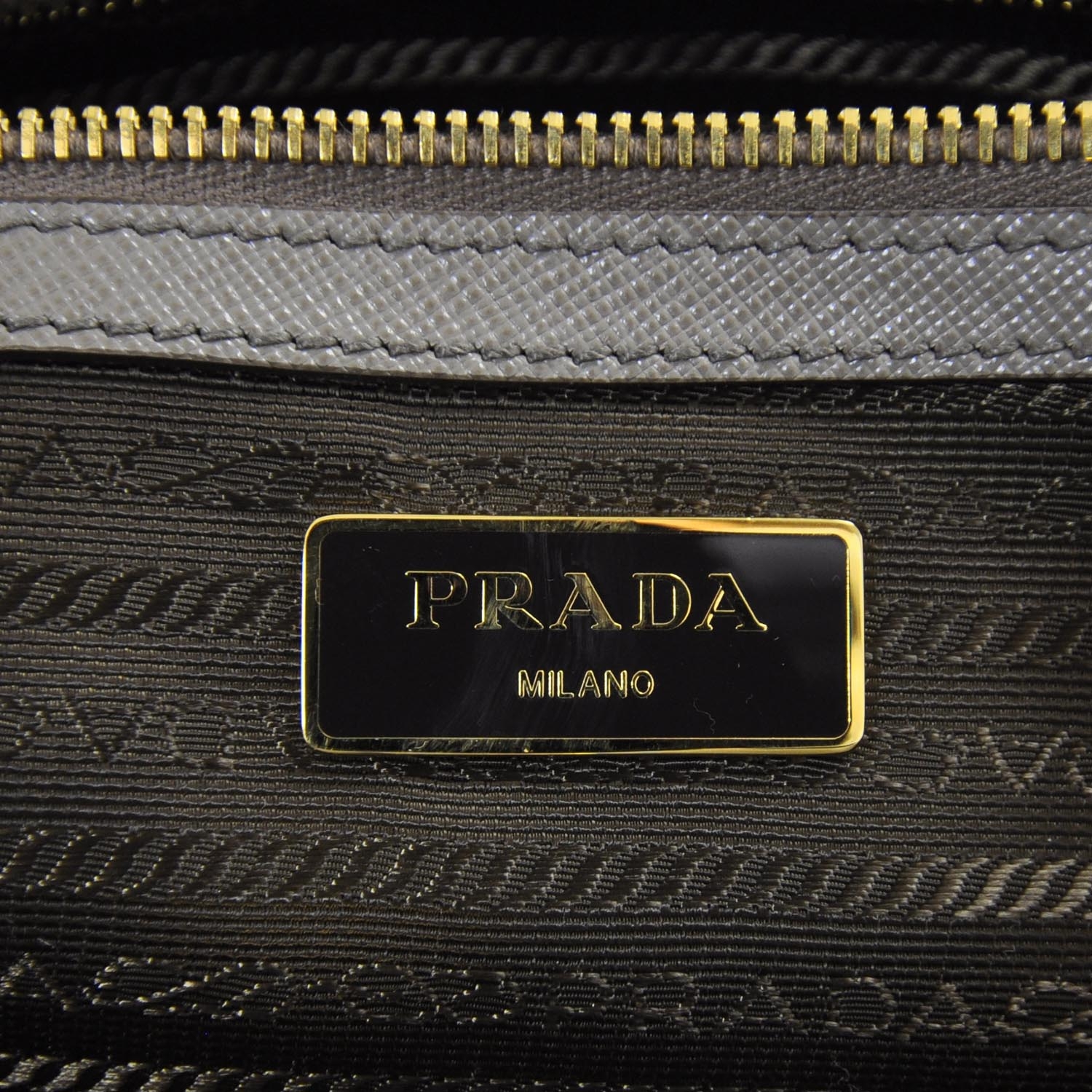 prada argilla saffiano