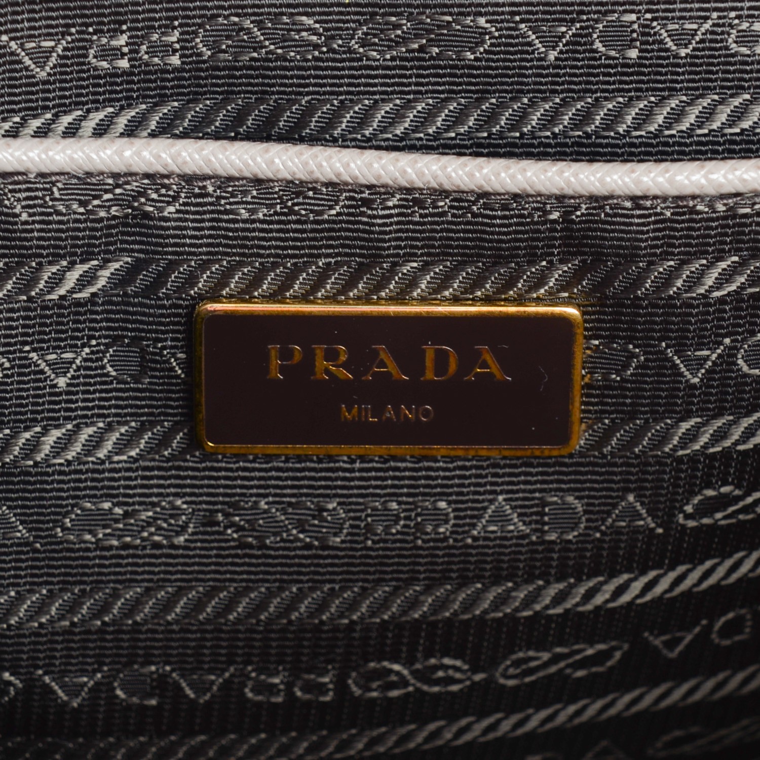 prada argilla saffiano