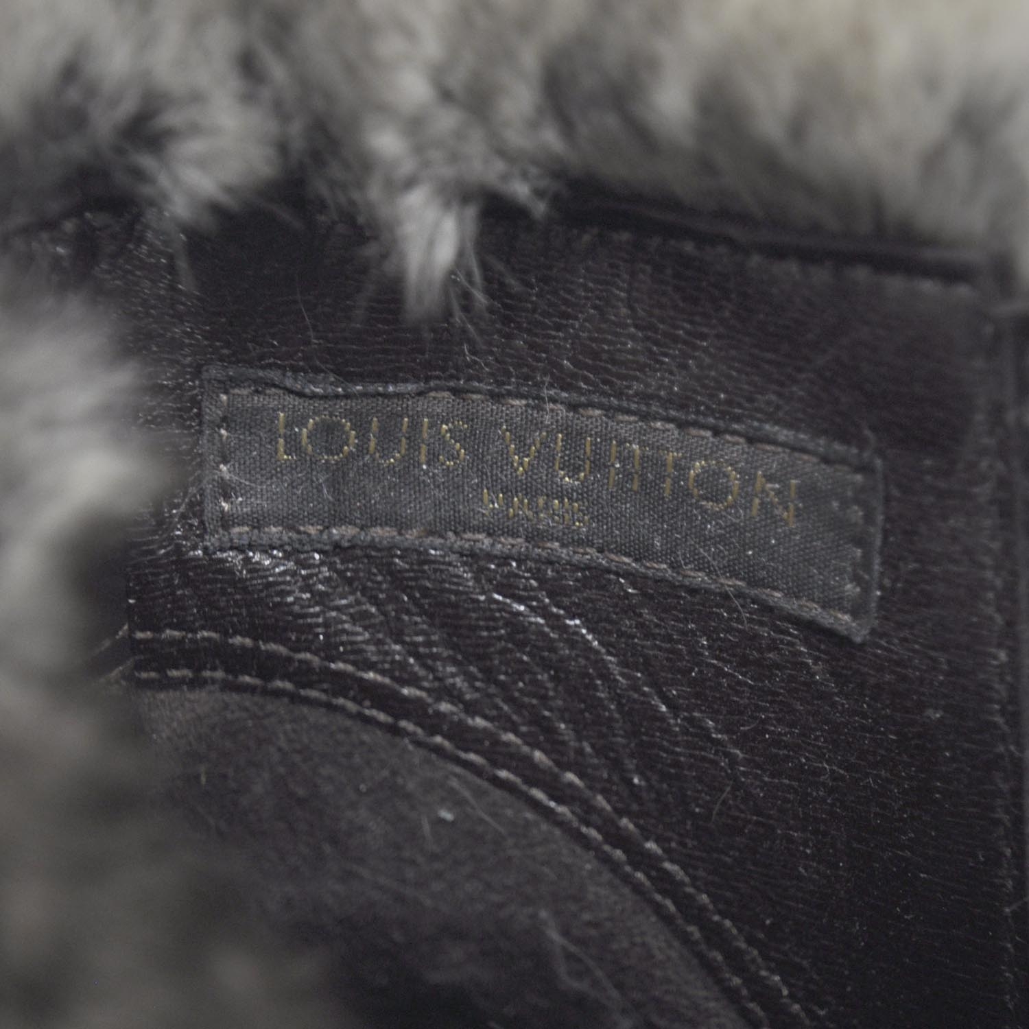 LOUIS VUITTON Suede Rabbit Fur Glacier Boots 39 23155