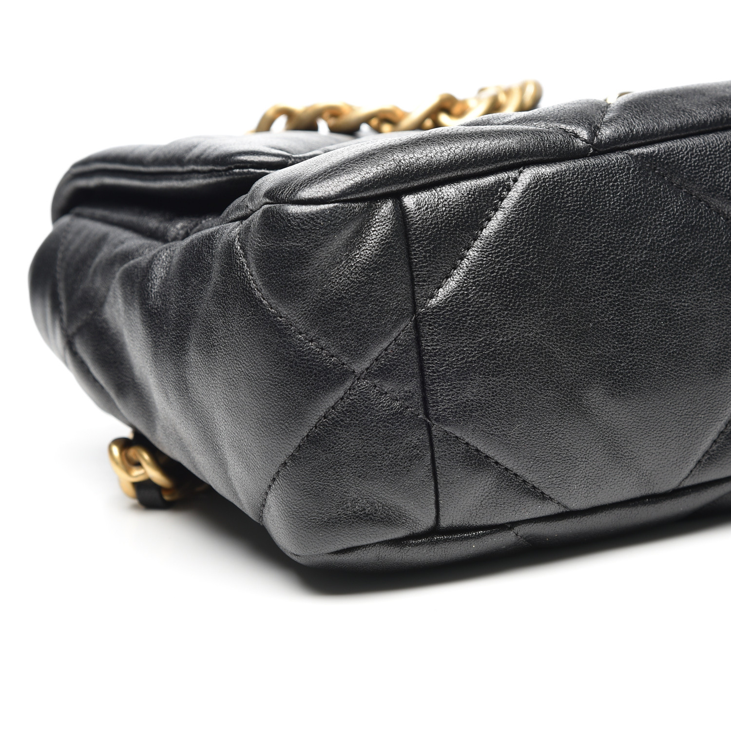 goatskin quilted medium chanel 19 flap black