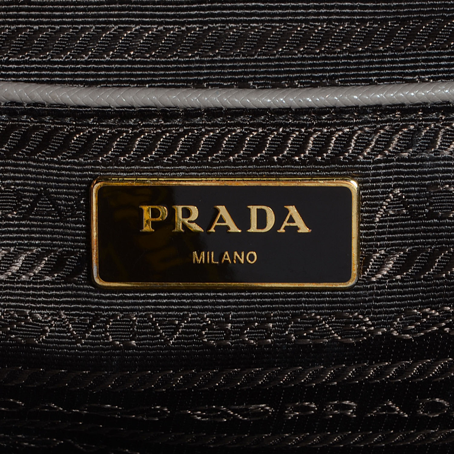 prada argilla saffiano