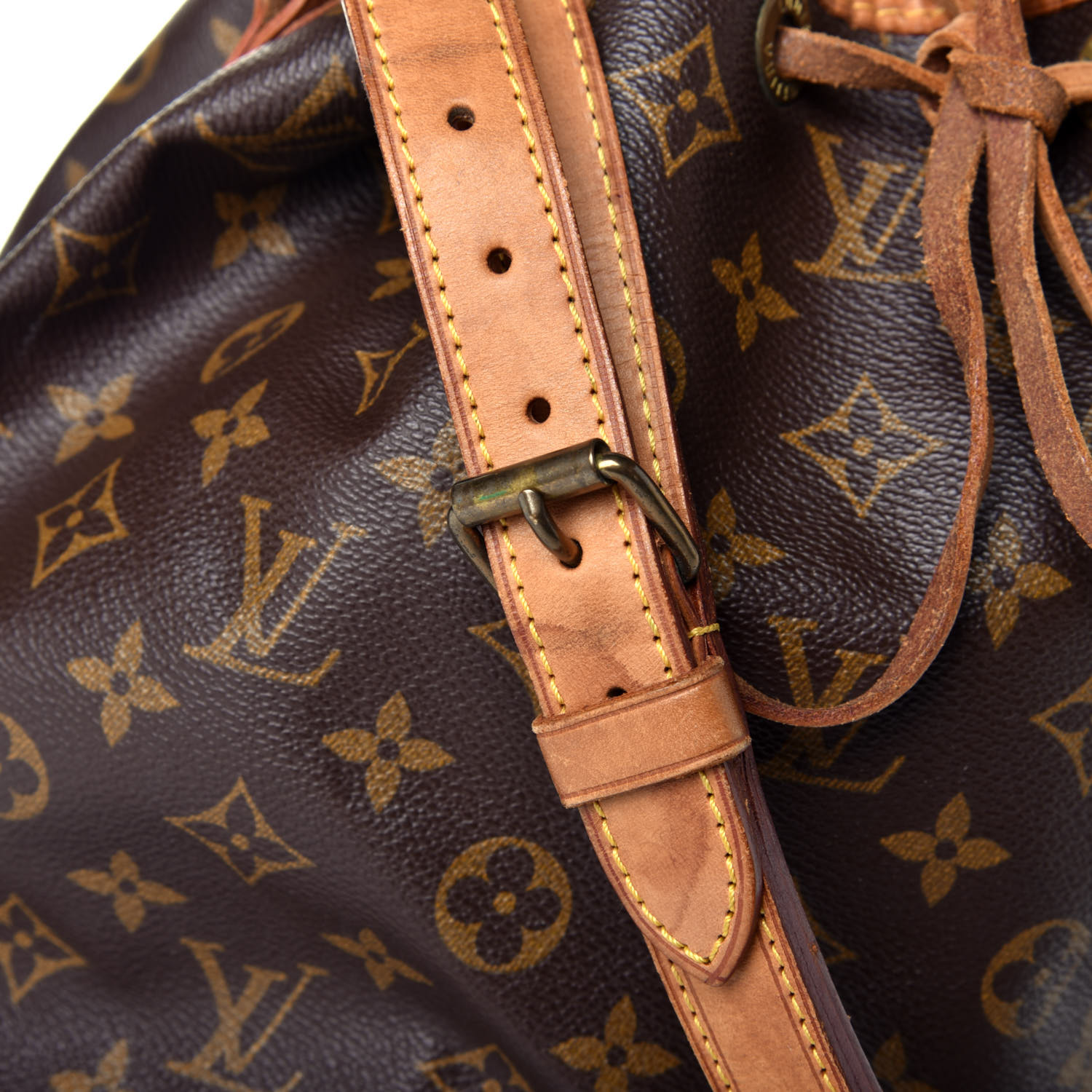 louis vuitton monogram petit ensacar plat