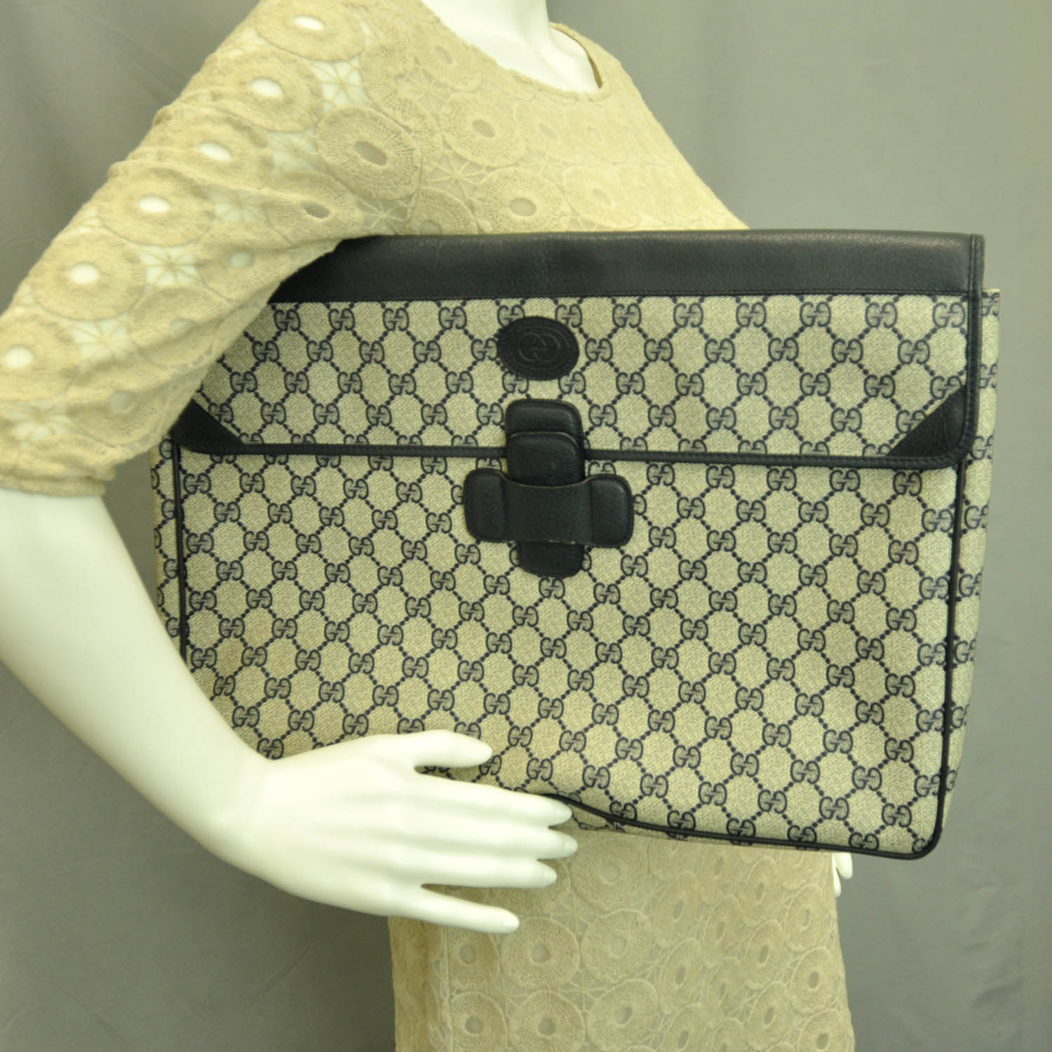 gucci portfolio clutch