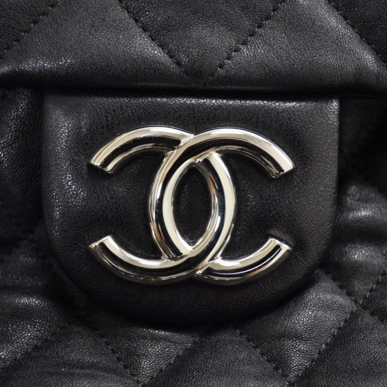 chanel black lambskin bag chunky chain price