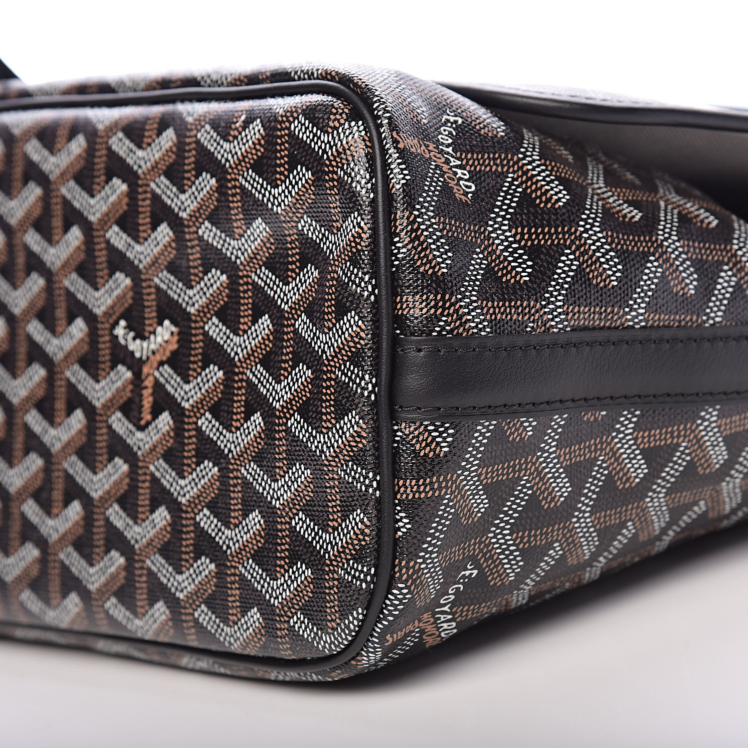 GOYARD Goyardine Capetien Messenger Bag Black 504063 | FASHIONPHILE