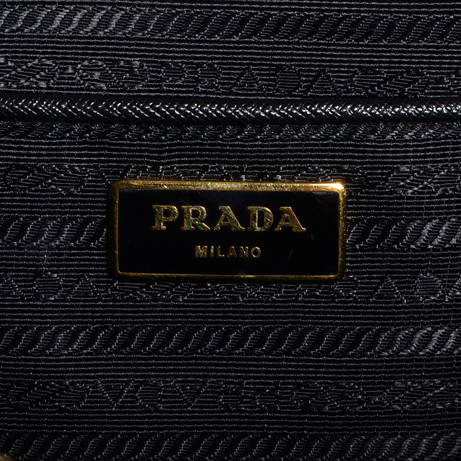 prada saffiano travel nero