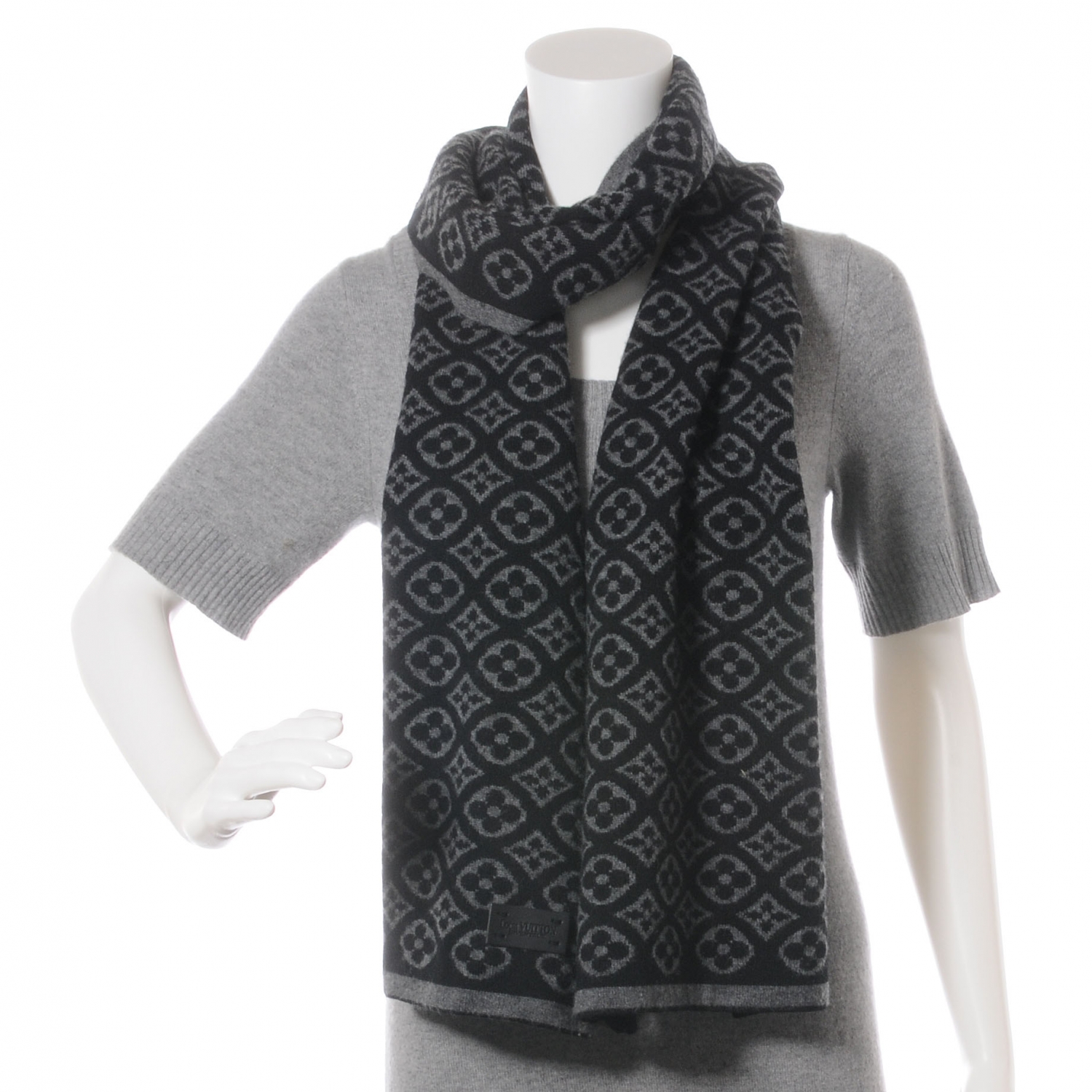 A wool/cashmere scarf by Louis Vuitton. - Bukowskis