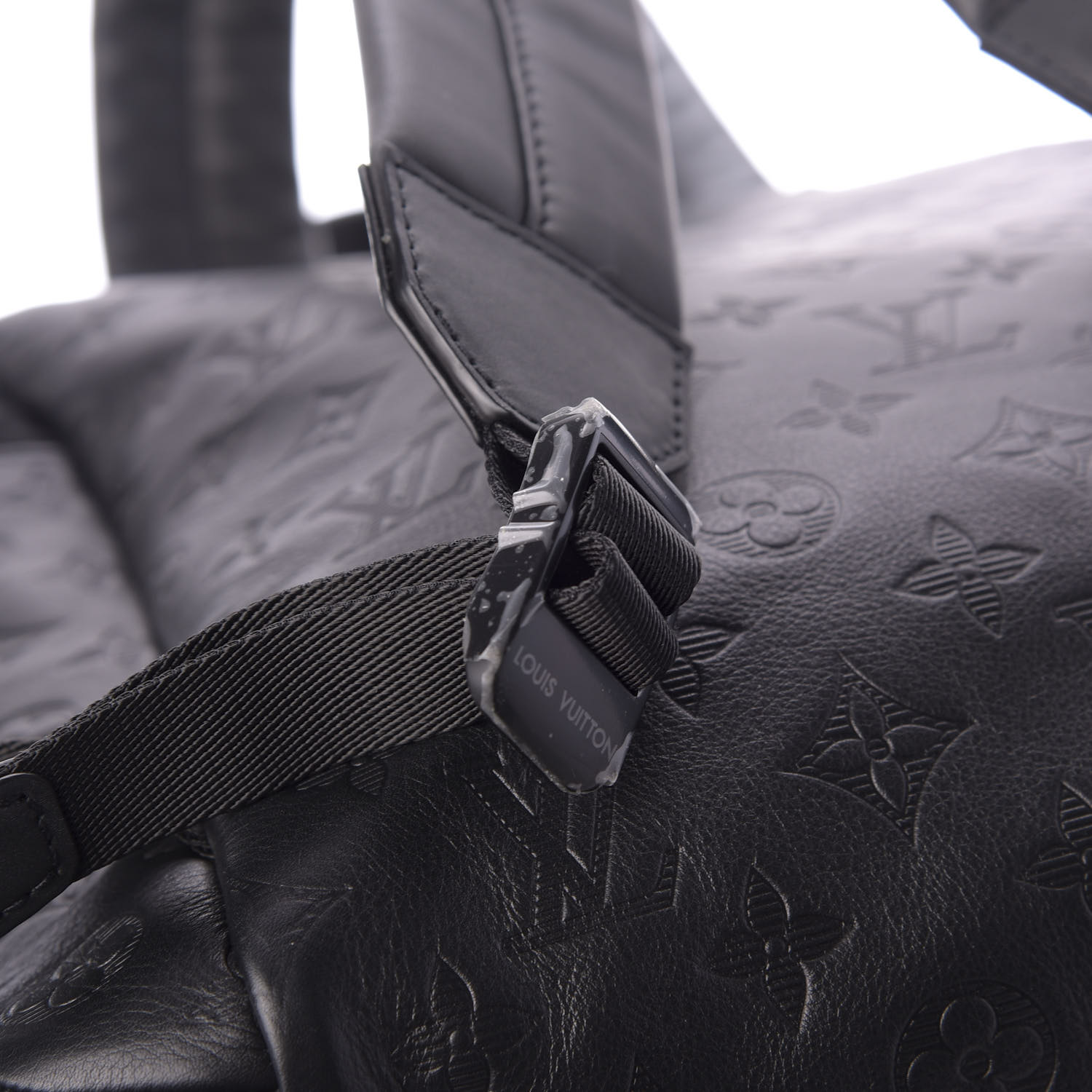 Louis Vuitton Discovery Black Monogram Backpack – RCR Luxury Boutique