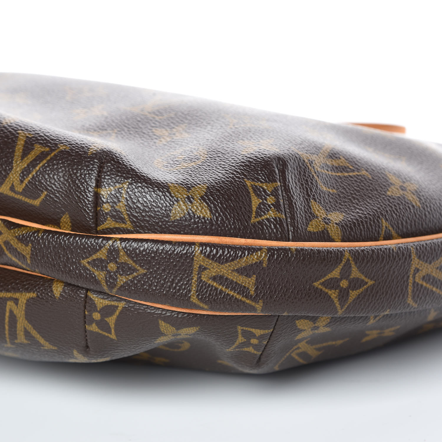 louis vuitton monogram croissant mm