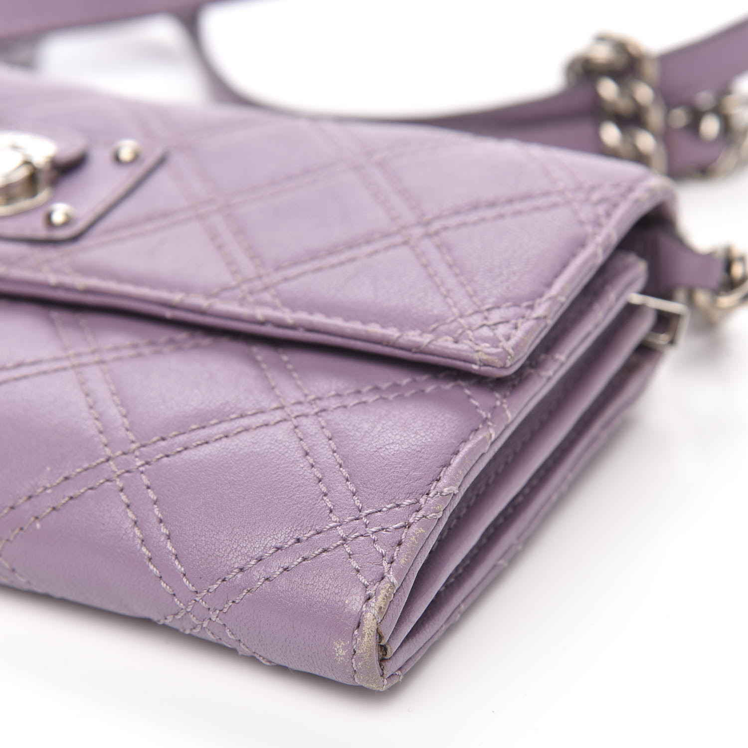 marc jacobs quilted wallet on chain