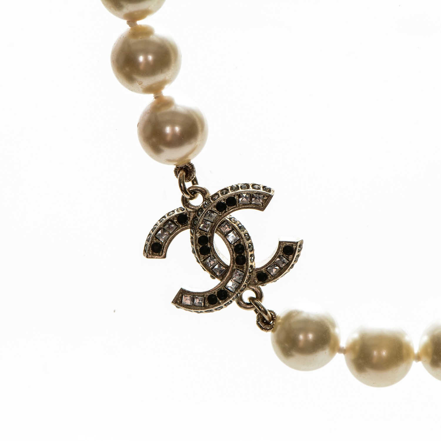 CHANEL Pearl Crystal CC Short Necklace Gold 184550