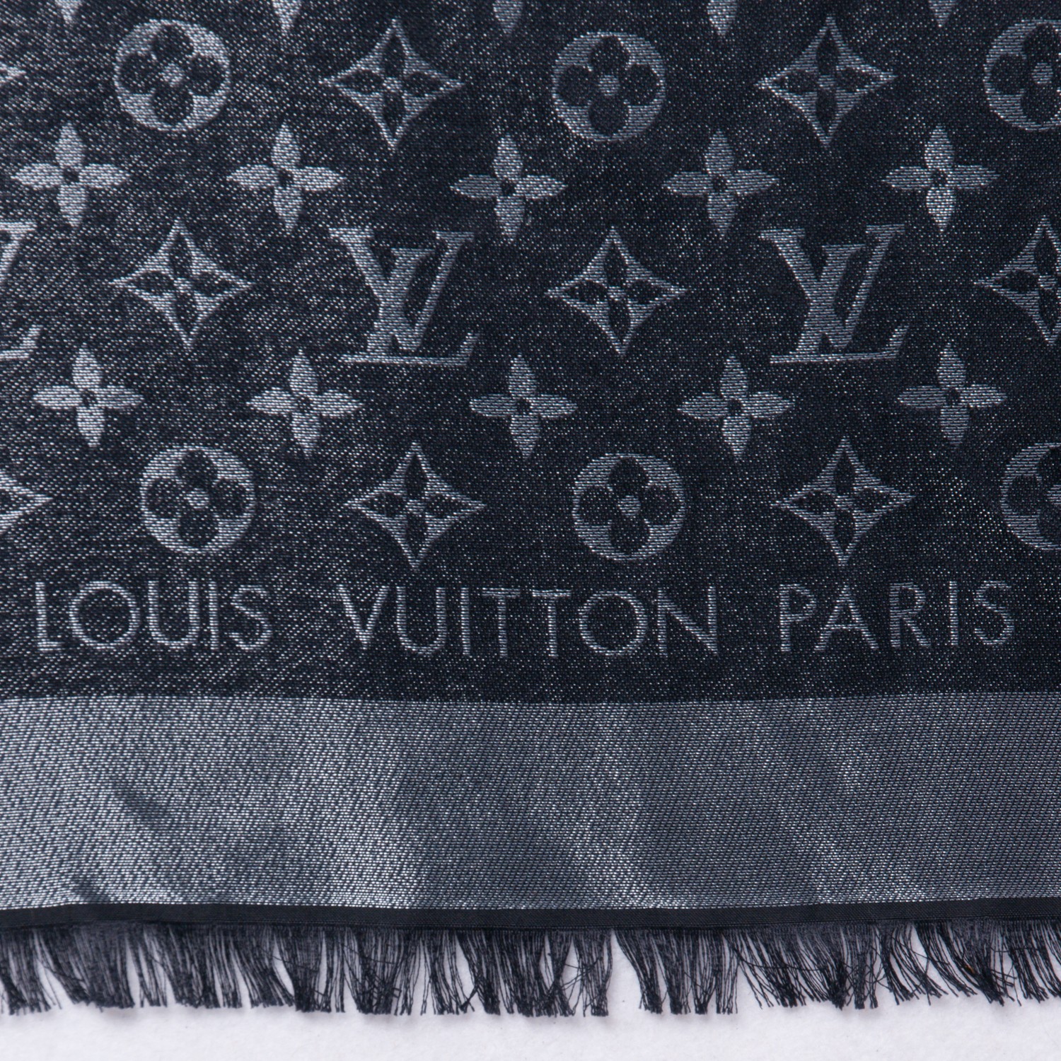 Châle monogram shine scarf Louis Vuitton Grey in Other - 23849531