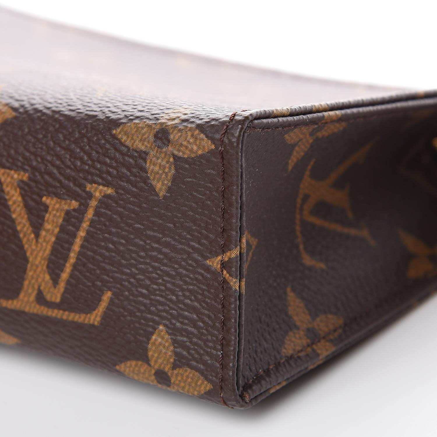 louis vuitton toiletry 15 price