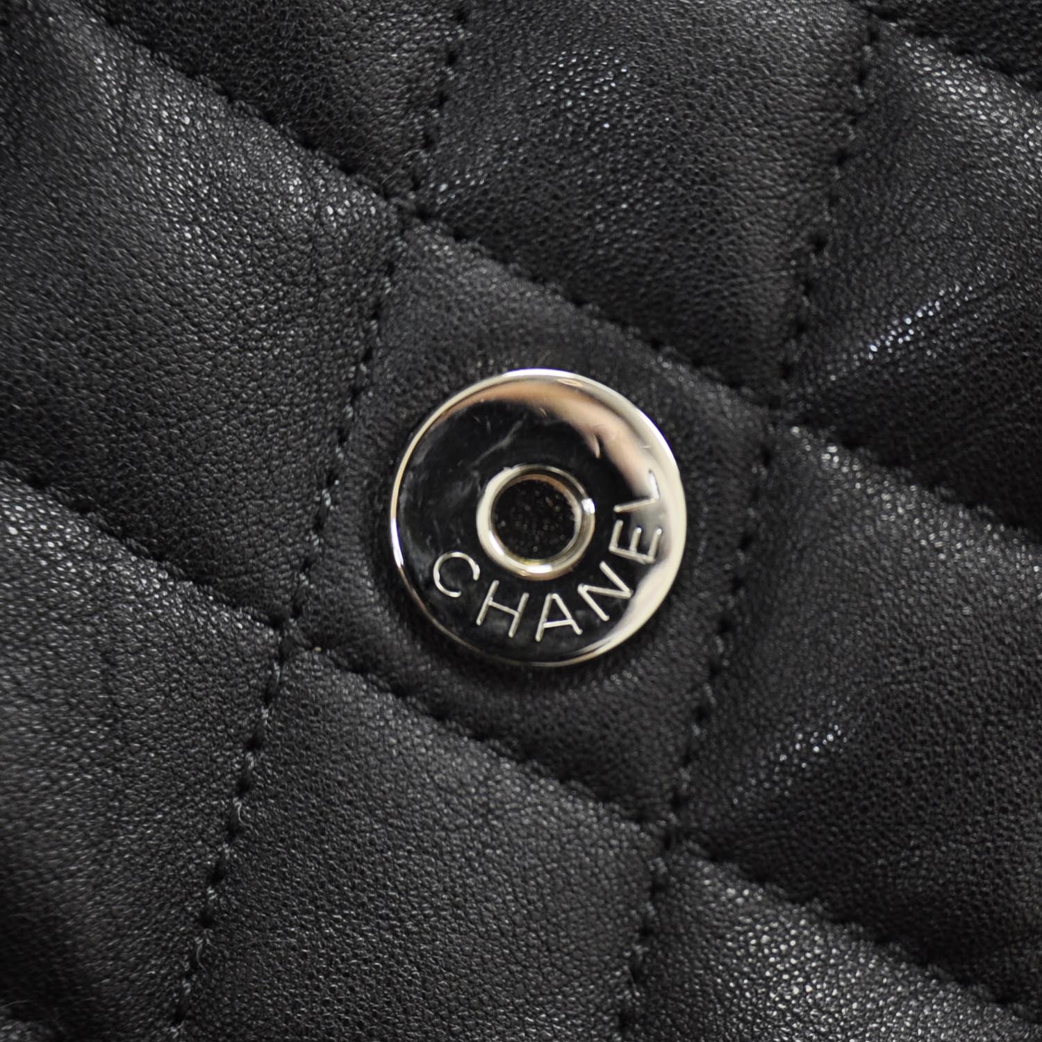 chanel black lambskin bag chunky chain price