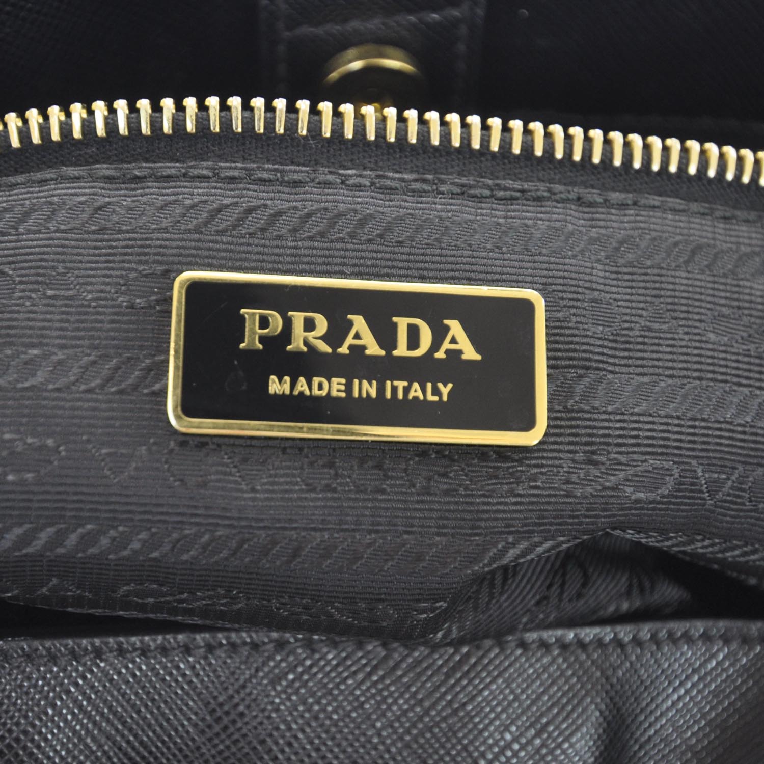 prada saffiano travel nero