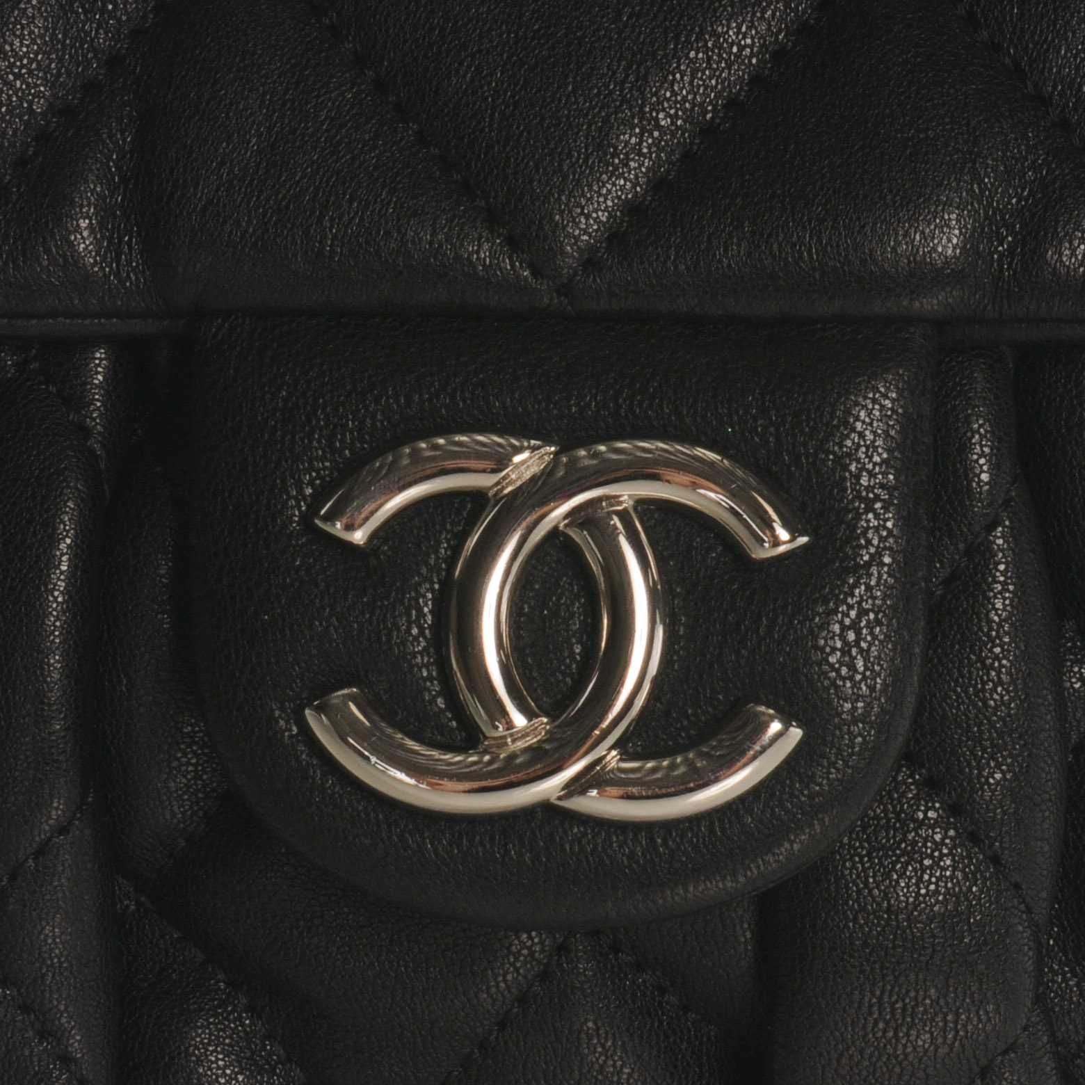 chanel black lambskin bag chunky chain price