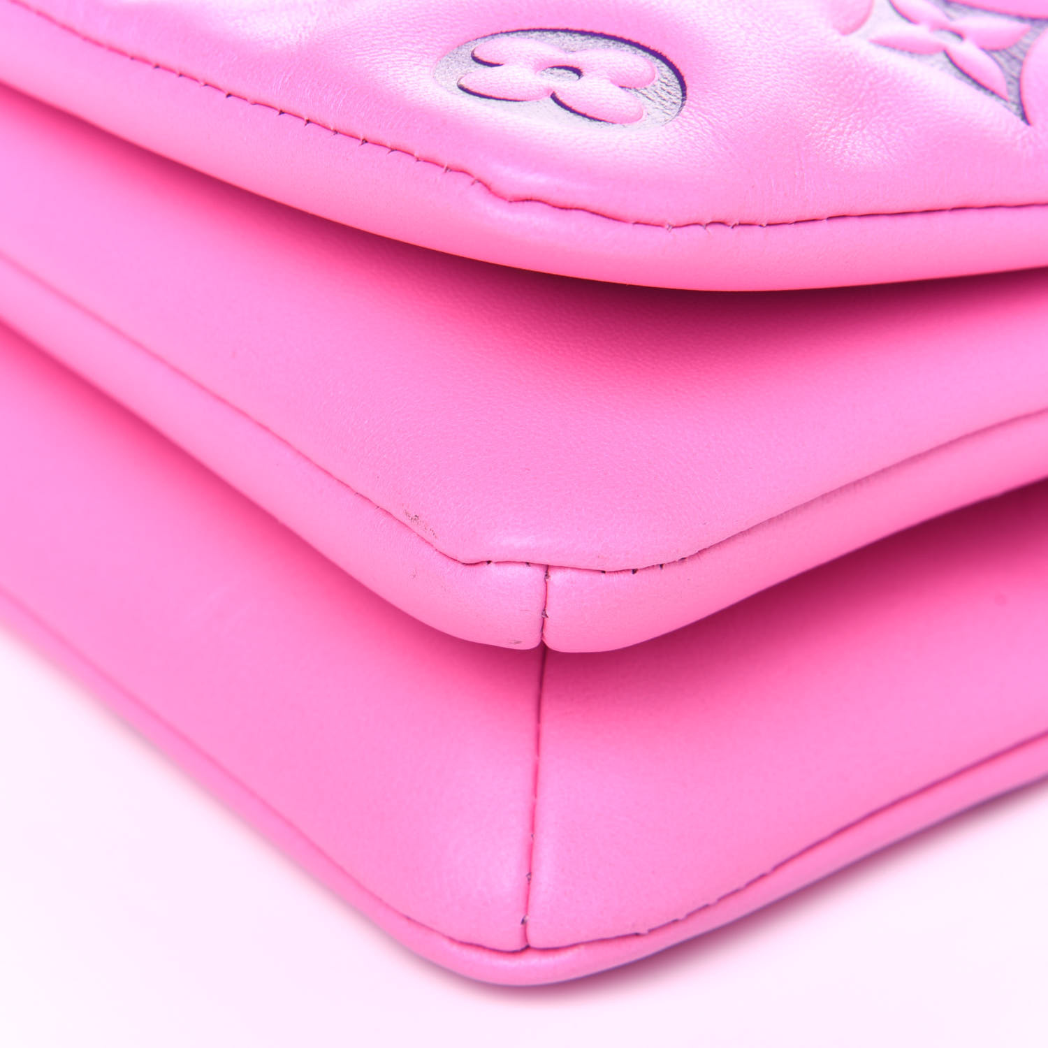 pink coussin lv