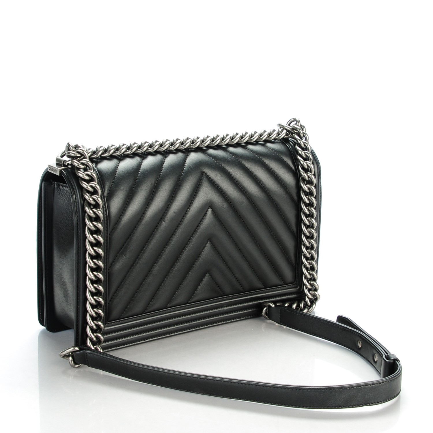 CHANEL Calfskin Chevron New Medium Boy Flap Black 142084 | FASHIONPHILE