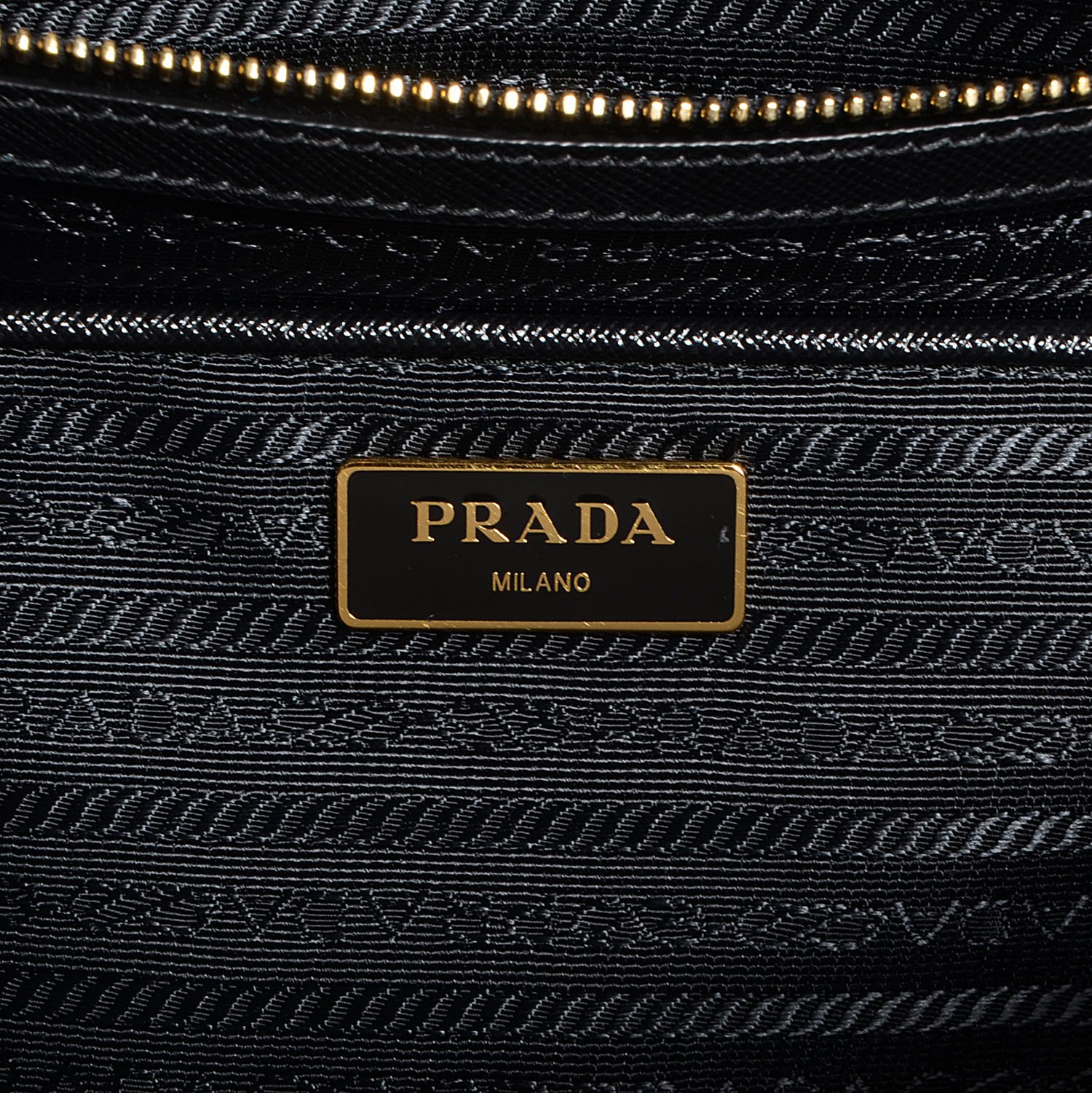 prada saffiano travel nero