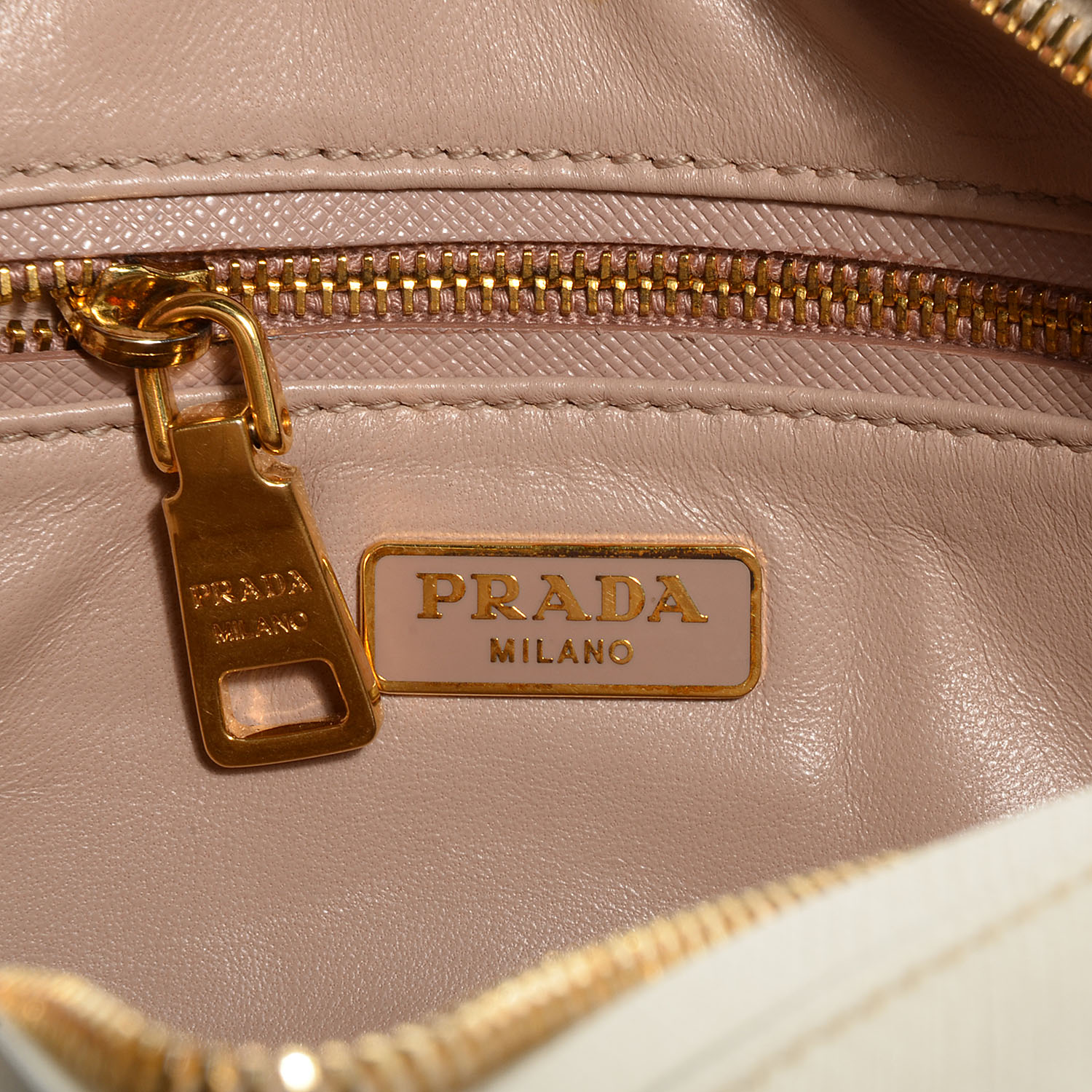 prada saffiano pochette