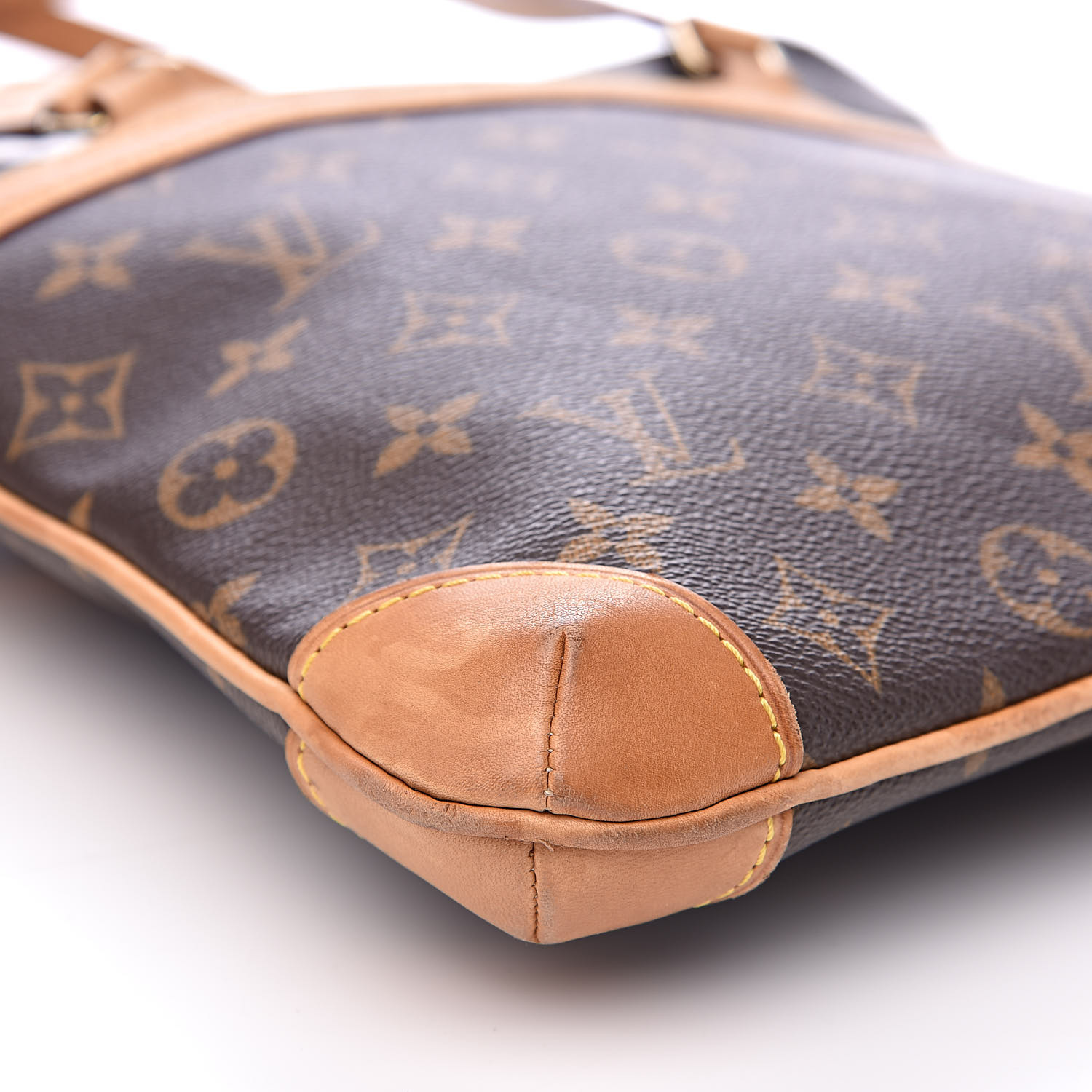 louis vuitton coussin camel