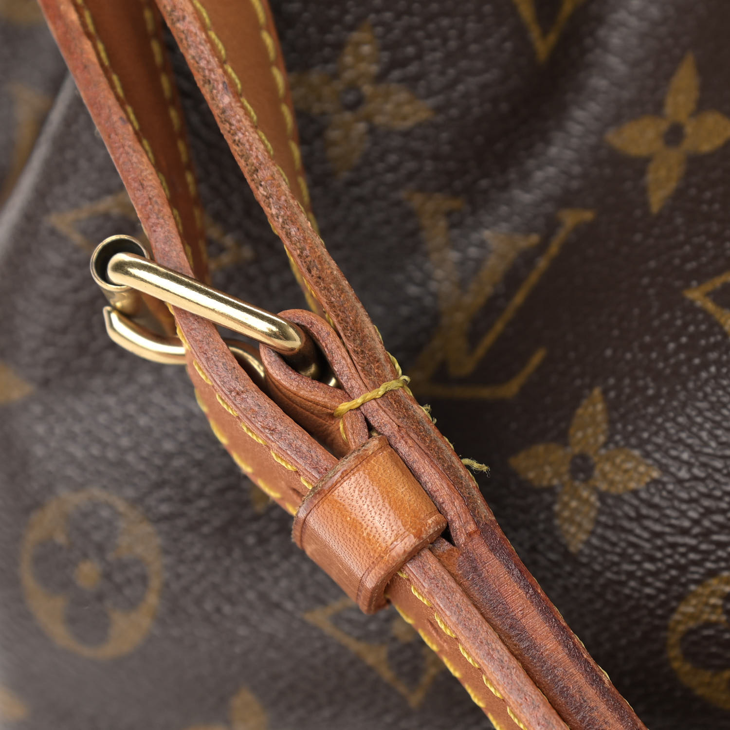 louis vuitton monogram petit ensacar plat