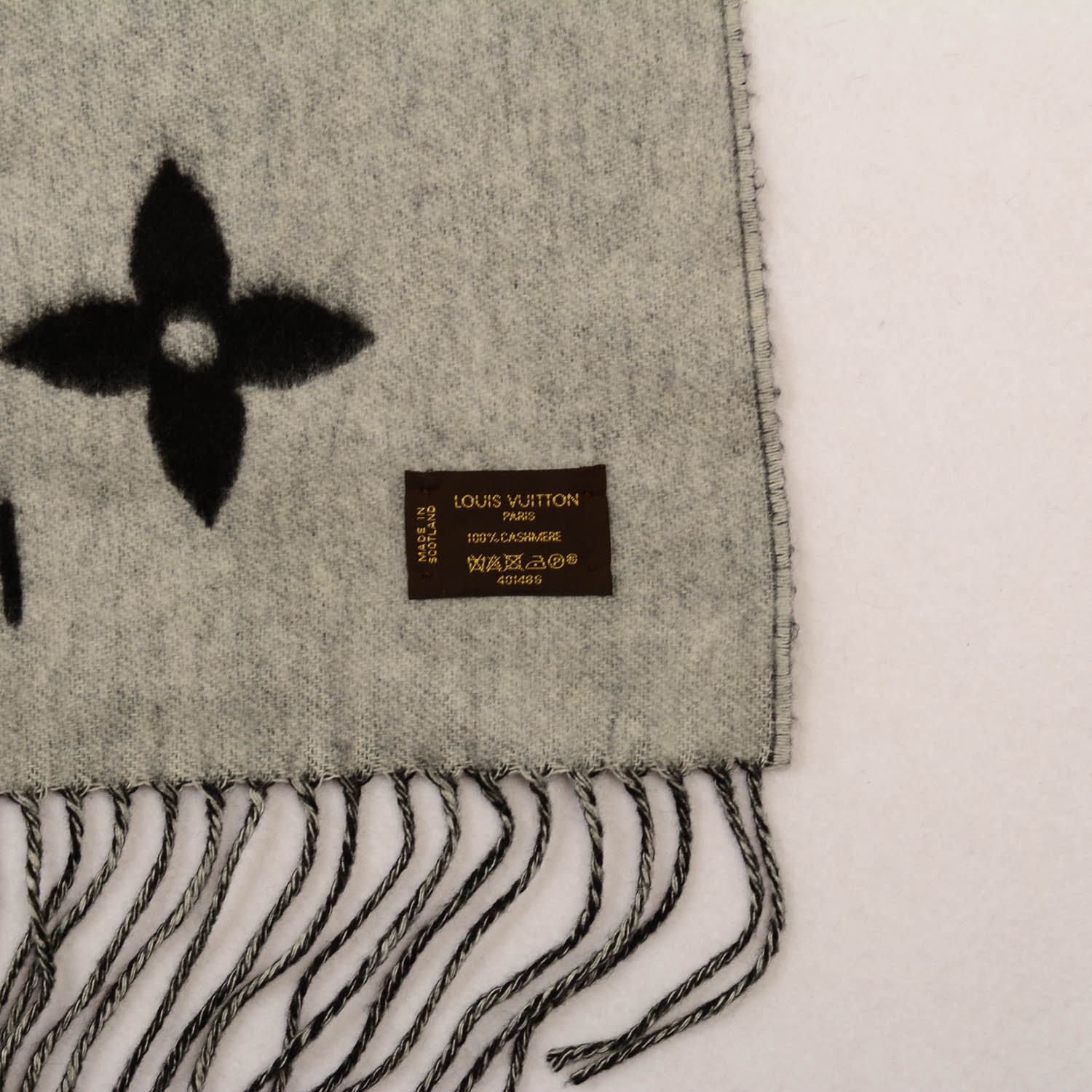 Louis Vuitton Black and Grey Cashmere Reykjavik Monogram Scarf at 1stDibs