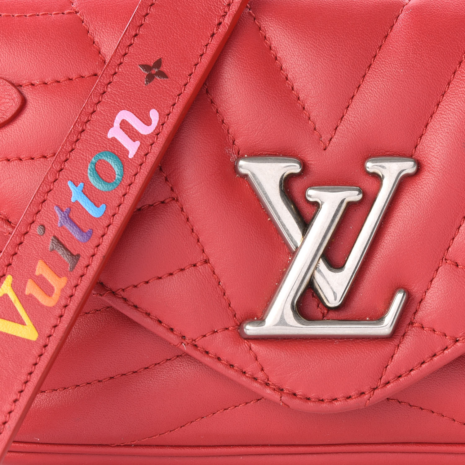 LOUIS VUITTON Calfskin New Wave Chain Pochette Scarlet 560723