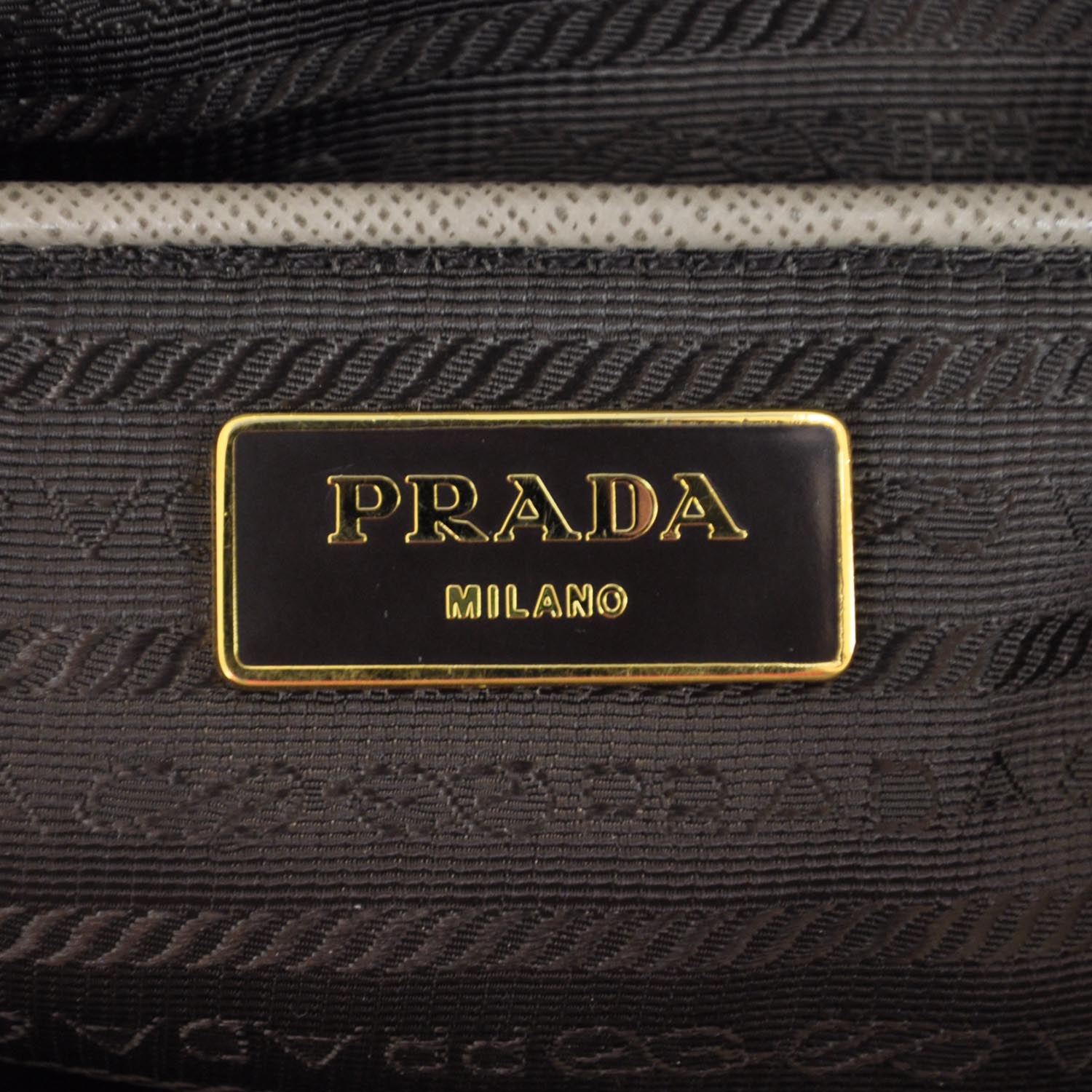 prada argilla saffiano