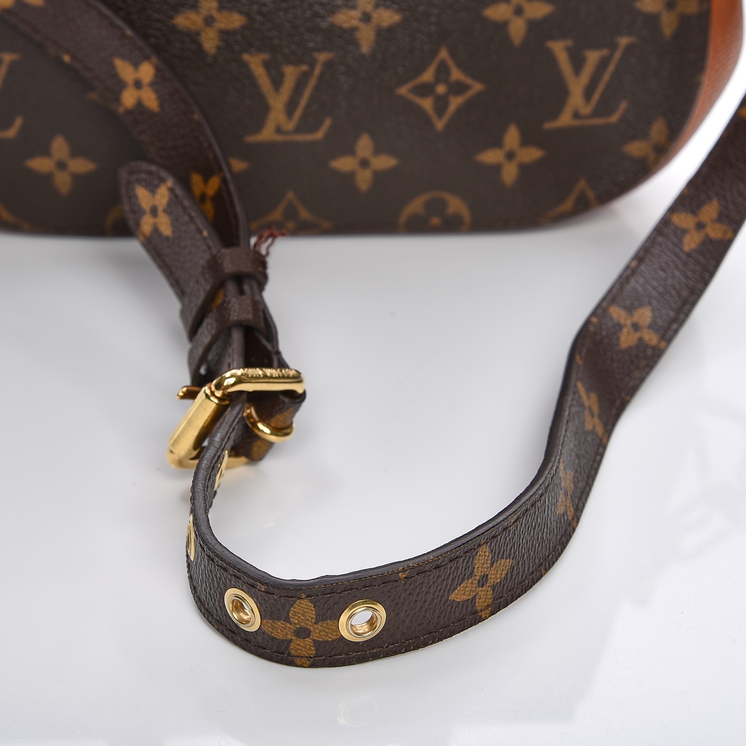 louis vuitton coussin camel