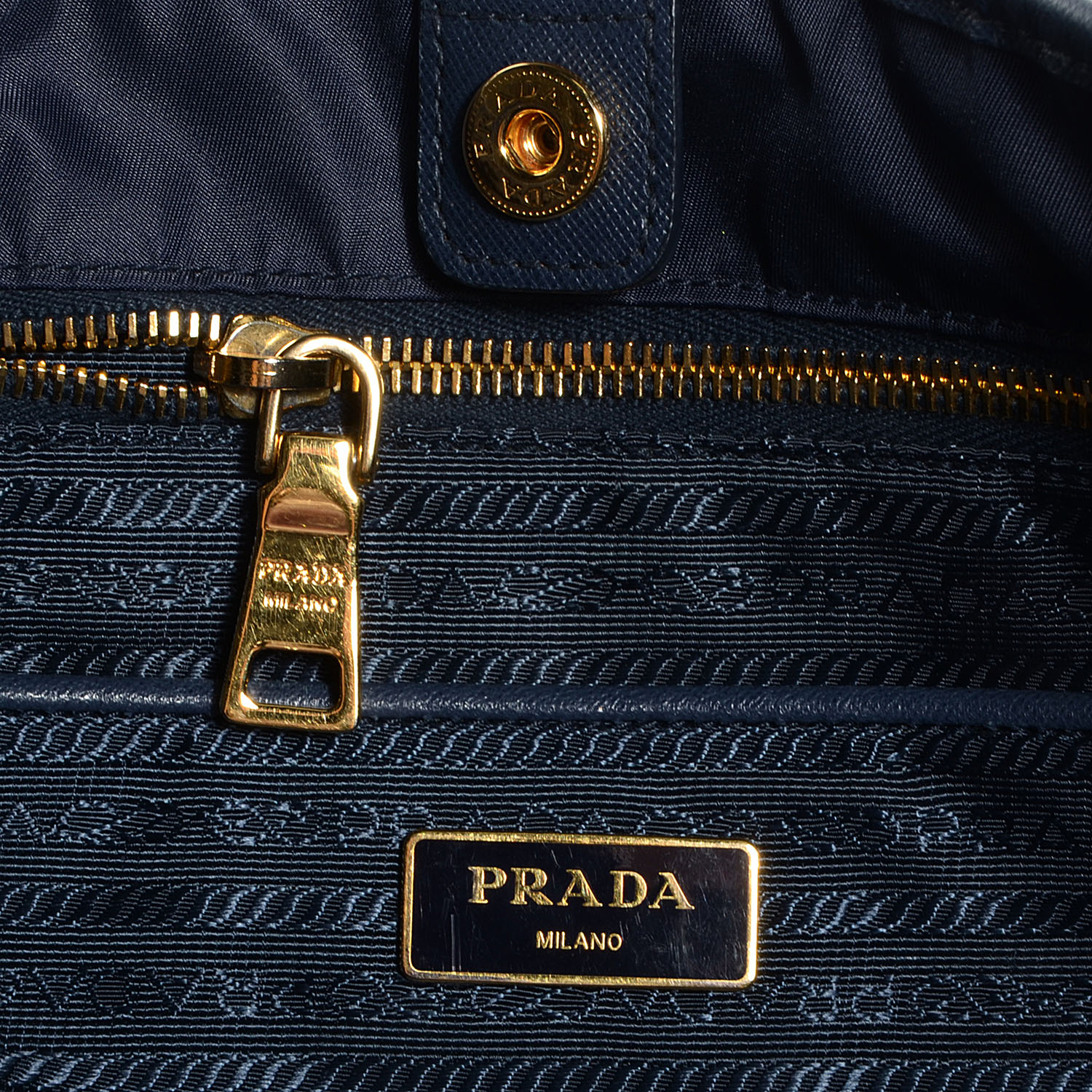 prada tessuto saffiano