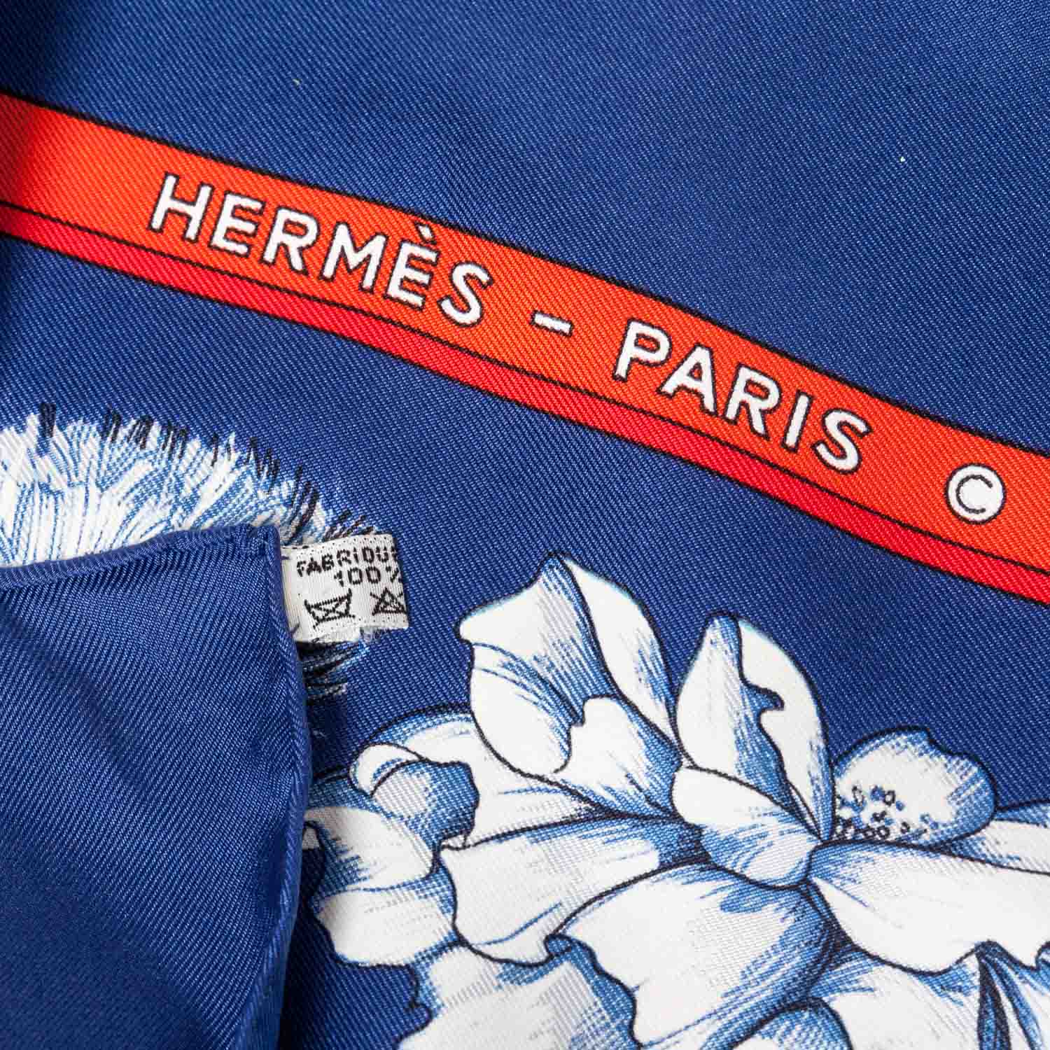 HERMES Silk Regina Scarf 90 35400