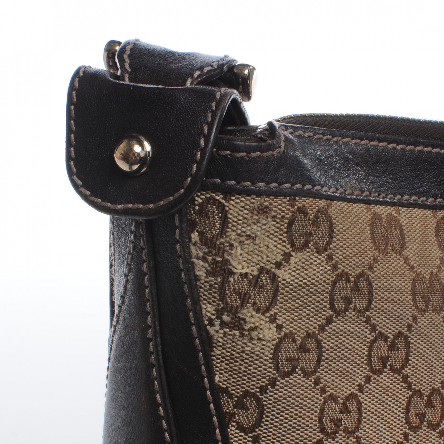 gucci pelham studded shoulder bag