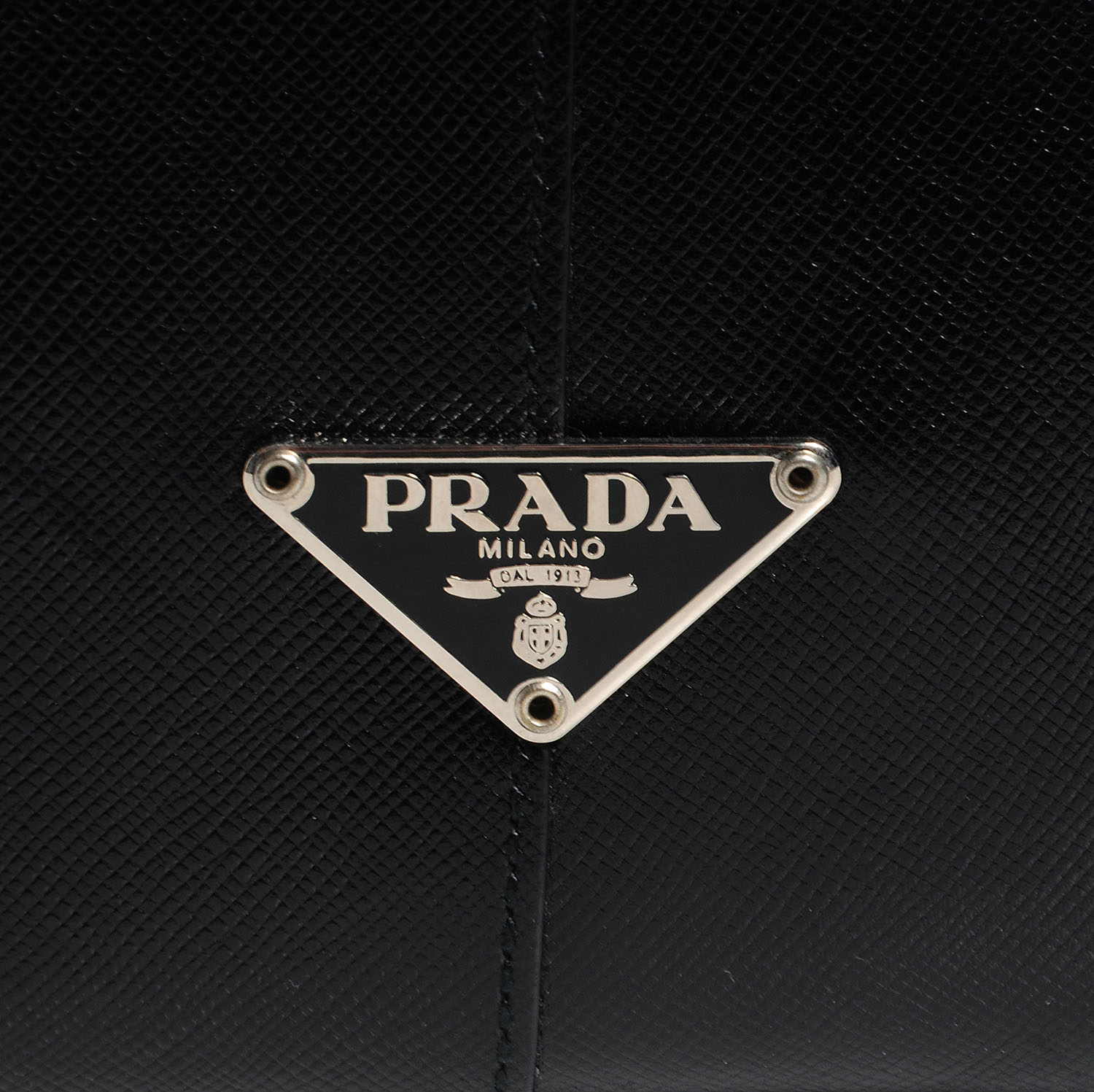 prada saffiano travel nero