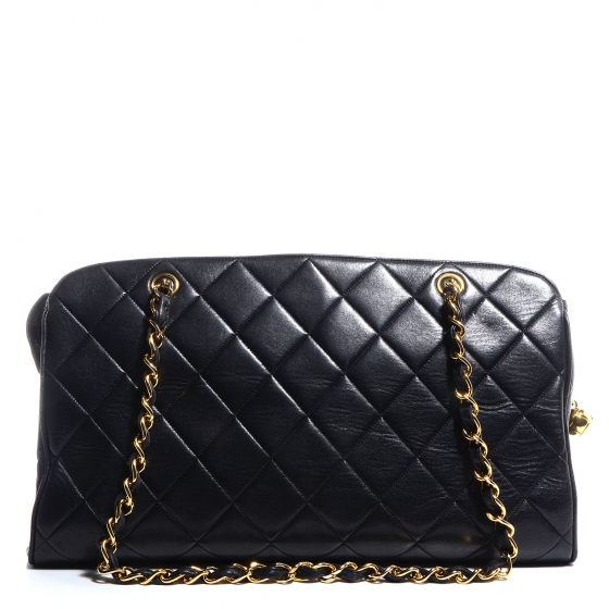 chanel quilted shoulder bag