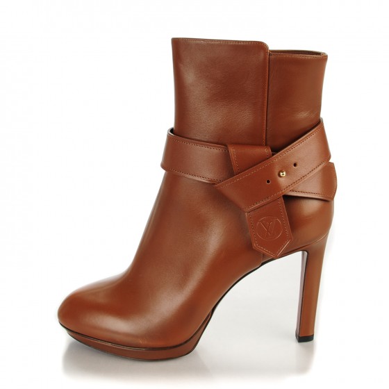 belted ankle boots