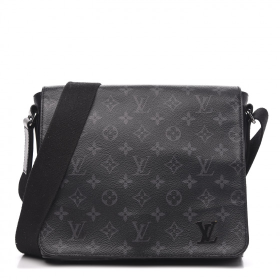 Louis Vuitton 2017 Pre-owned District mm Shoulder Bag - Black