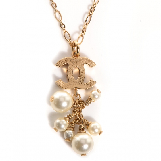 chanel pearl cc logo pendant gold necklace