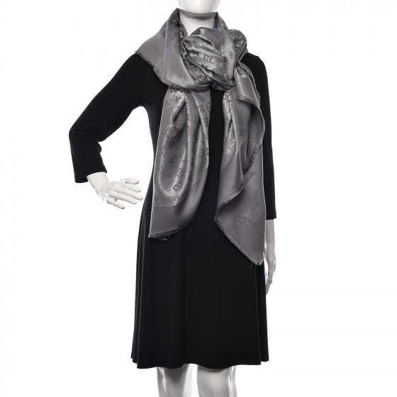Shop Louis Vuitton MONOGRAM Monogram classic scarf (M70932) by