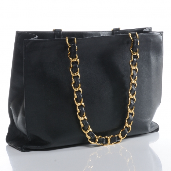 chanel black lambskin shoulder bag